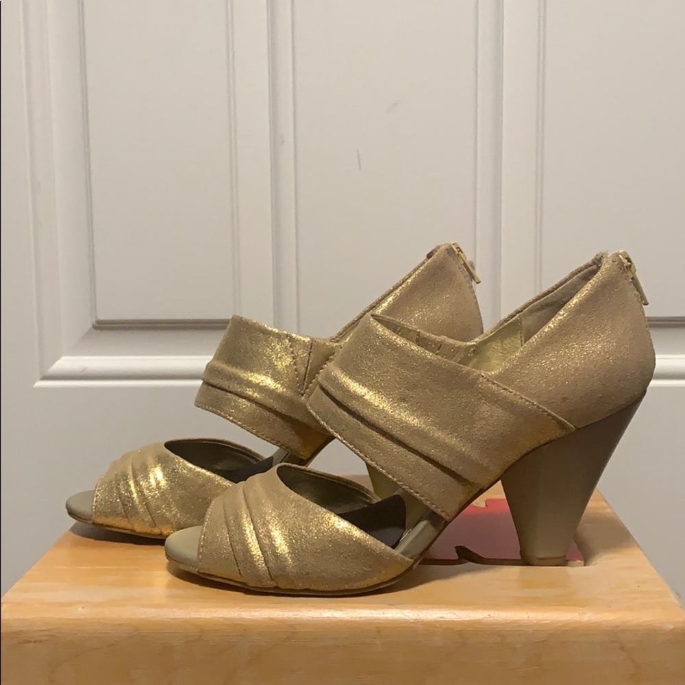 Sparkle gold heel